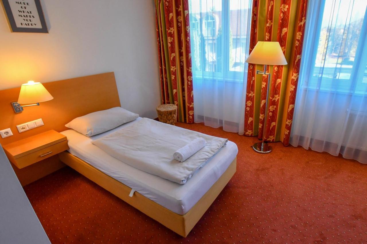 Motel55 - Nettes Hotel Mit Self Check-In In Villach, Warmbad Luaran gambar