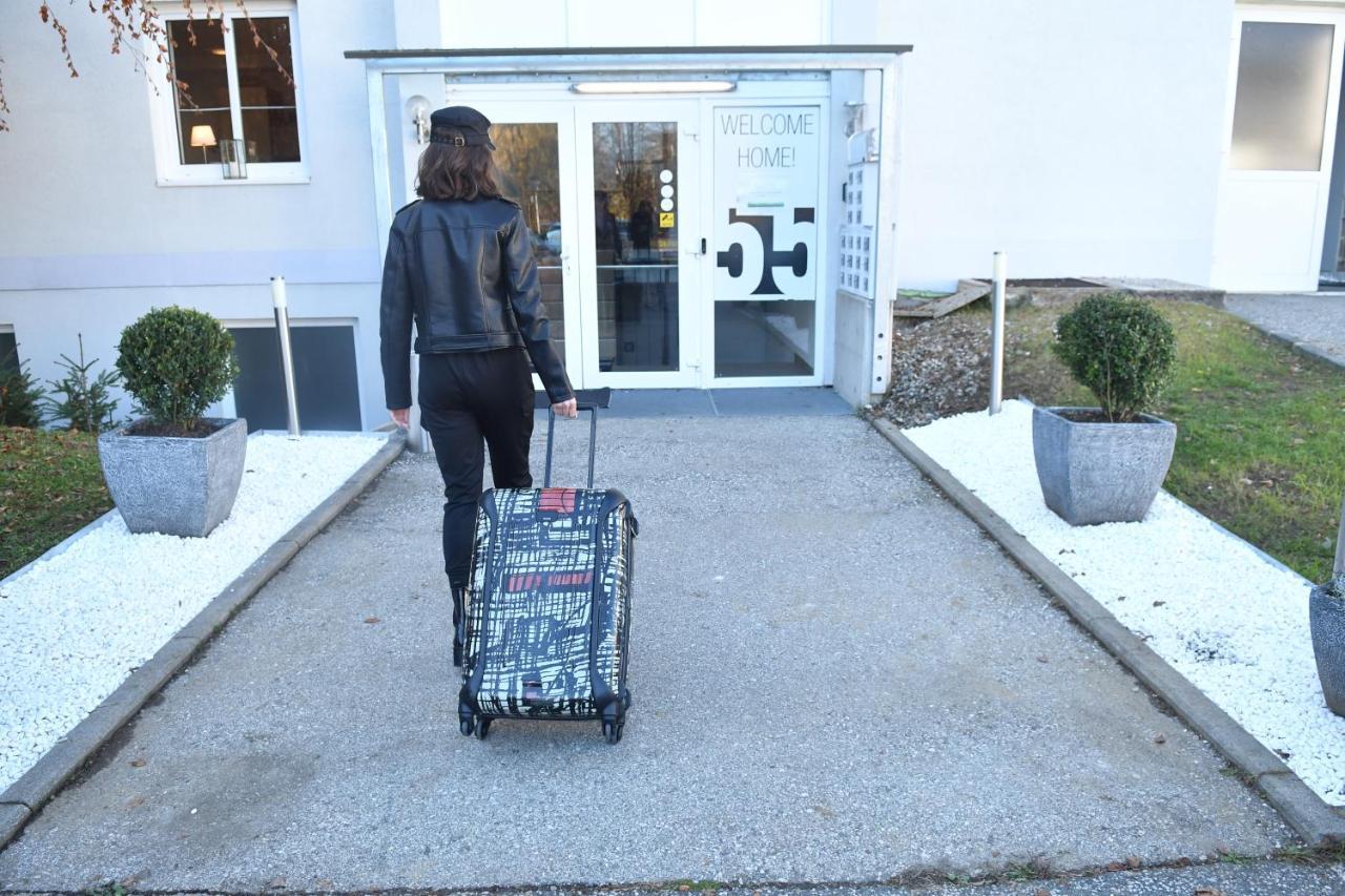 Motel55 - Nettes Hotel Mit Self Check-In In Villach, Warmbad Luaran gambar